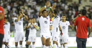 Plantel de Colo Colo negocia con la dirigencia la rebaja en los sueldos