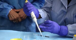 ¿Baja el número de contagiados durante fines de semana por falta de personal en el ISP?