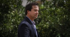 Ministro de Economía asegura que reapertura de centros comerciales no será 