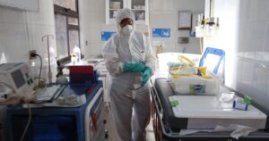 Cómo afecta psicológicamente la pandemia del coronavirus al personal de salud