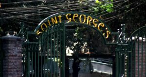 Colegio Saint George's confirma primer fallecido vinculado a brote de coronavirus