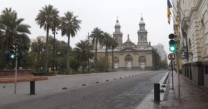 Detienen a mujer contagiada con COVID-19 mientras paseaba por Plaza de Armas