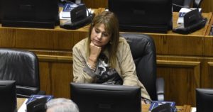 Hijo de senadora Van Rysselberghe es detenido por infringir cuarentena en Las Condes