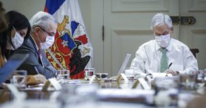 Piñera anuncia fondo por US$2 mil millones para protección de trabajadores informales