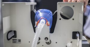 Ministerio de Ciencia recibió prototipos de ventiladores de emergencia del MIT