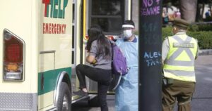 Gobierno se querelló contra mujer con COVID-19 detenida en Plaza de Armas