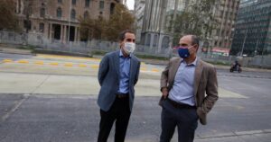 Habilitan nuevamente calzada sur de la Alameda tras reparar socavón