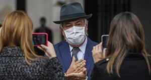 Jaime Mañalich se disculpa por confusión en cifras de nuevos casos de coronavirus