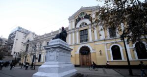 U. de Chile y PUC lideran a nivel nacional el ranking sobre investigación e innovación Scimago 2020