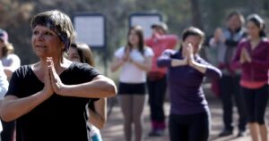 Universidad de Chile lanza clases online para que adultos mayores se ejerciten durante la cuarentena