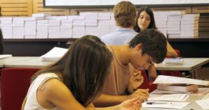 Suspenderán convocatoria a Becas Chile 2020: sus fondos se reasignarán a la lucha contra el coronavirus