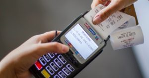 FNE y Transbank presentan al TDLC acuerdo que evita alzas de comisiones a comerciantes