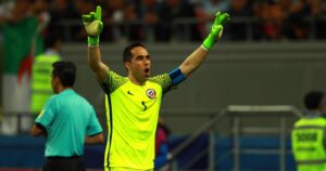 ¿Mensaje a Cristiano Ronaldo?: Claudio Bravo recuerda a jugador que 