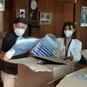 Carlos Caszely entrega 500 protectores faciales al Hospital Sótero del Río