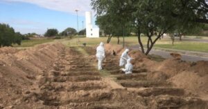 Argentina replica a Nueva York: funcionarios cavan centenares de tumbas ante avance del coronavirus