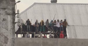 Indignación en Argentina por liberación de miles de presos para evitar contagios de coronavirus en cárceles