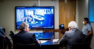 Ministros de Chile y Argentina bajan la tensión y conversan para coordinar acciones por el coronavirus