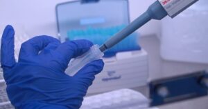 Biobío: investigan brote de COVID-19 en siderúrgica Huachipato de Talcahuano