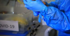 Confirman la primera muerte de una funcionaria de la salud por COVID-19