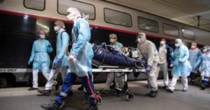 Coronavirus: Francia traslada a pacientes graves en trenes de alta velocidad 