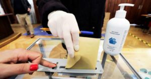 Tres alcaldes murieron por coronavirus luego de contagiarse en las elecciones municipales de Francia