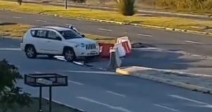 Indisciplina en Hualpén: captan a conductores retirando las barreras del cordón sanitario