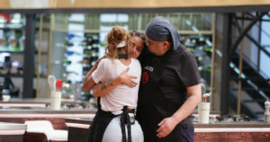 “MasterChef Celebrity” tuvo eliminación sorpresa y un participante abandonó la competencia