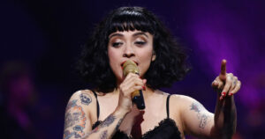 Mon Laferte critica el regreso a clases anunciado por el Gobierno: 