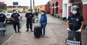 Gobierno de Perú decreta inmovilización total para jueves y viernes Santo