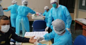 Perú anuncia toque de queda en Navidad y Año Nuevo ante la variante ómicron