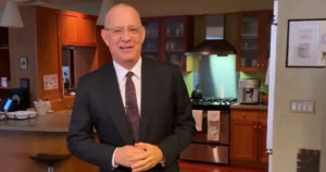 VIDEO | Tom Hanks reaparece en televisión tras padecer coronavirus