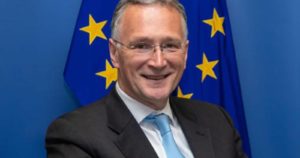 Renuncia jefe de los científicos de la Unión Europea en medio de la crisis del coronavirus