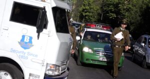 Delincuentes asaltan y se fugan en camión de valores en La Granja