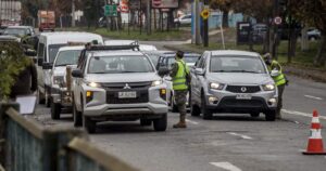MTT: Vehículos con patentes que culminen en 6 y 7 estarán restringidos el lunes