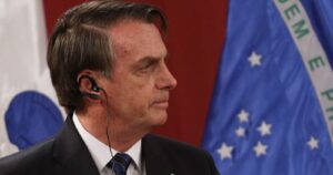 Bolsonaro defiende la vuelta del fútbol pese al repunte de fallecidos en Brasil