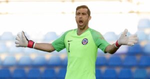 Claudio Bravo aparece en carpeta del Celtic escocés para la temporada 2020-2021