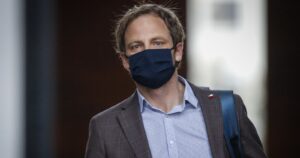 Zúñiga reaparece en balance diario e indica que no tiene coronavirus