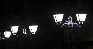 Escándalo por licitación de luminarias LED: empresa se ha adjudicado más de $56 mil millones para trabajos en 67 municipios