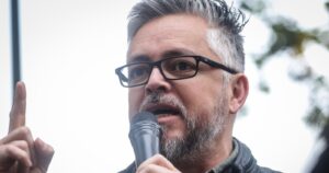 Diputado UDI cuestiona citación de Baradit y Mónica Gónzalez por reforma a ANI