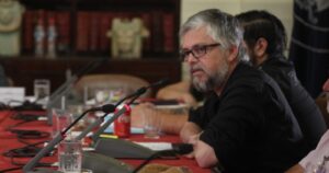 Por qué Baradit fue invitado a debatir sobre nuevo sistema de inteligencia