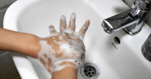 Chile es uno de los países con menor cumplimiento de medidas sanitarias por coronavirus