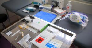 Sociedad Chilena de Infectología acusa que advirtió sobre falta de insumos para tomar exámenes al Minsal en abril