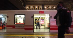 Metro cifra caída de pasajeros en un 85%, tras masiva cuarentena en la RM