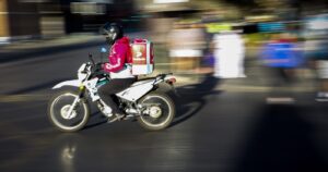 Gobierno extiende servicios de delivery de comida y medicamentos hasta medianoche