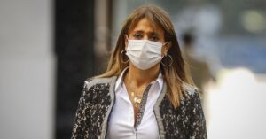 Fiscalía pide 300 días de presidio para hijo de Jacqueline van Rysselberghe por violar la cuarentena