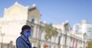 Más del 8% de los casos activos de coronavirus está concentrado en la comuna de Santiago