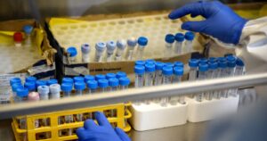 Laboratorio estadounidense toma la delantera en vacuna contra el coronavirus