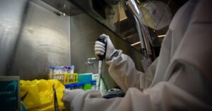 Es segura y genera anticuerpos: China muestra los resultados iniciales de su vacuna contra el coronavirus