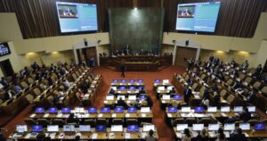 Con votos de la oposición, Cámara de Diputados rechaza indicaciones de proyecto que reduce dieta parlamentaria