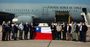 Presidente Piñera recibe donación de la CPC de 117 ventiladores mecánicos